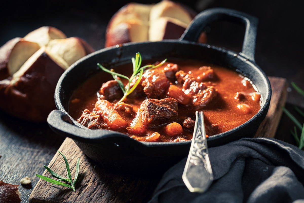 Hubi's Klassiker: Rehragout mit Rotwein und Wurzelgemüse